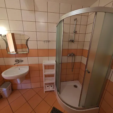 Agrostrzecha Z Ogrodem, Na Jurze Blisko Ogrodzienca *